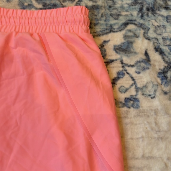 Women’s large Zyia active shorts in pink - Picture 5 of 6